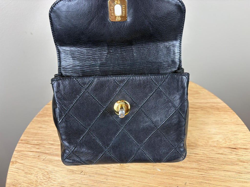 Authentic Chanel Vintage Matrasse CC Black Leather Lambskin Belt Bag