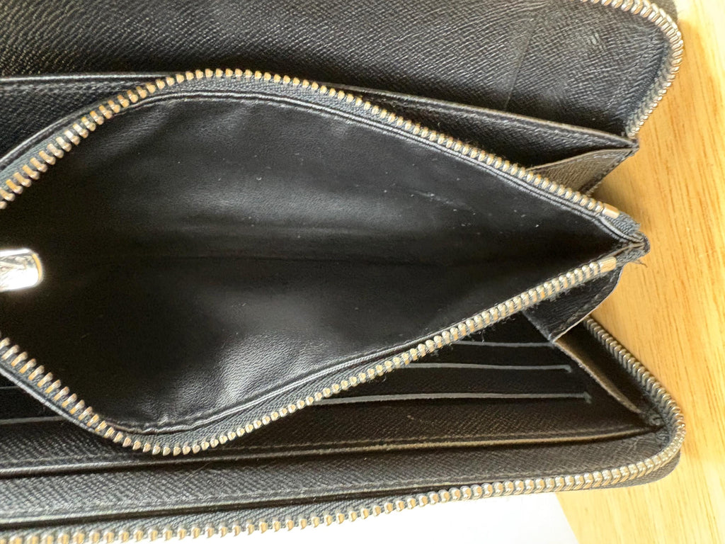 Authentic Louis Vuitton Black Epi Zippy Zip Around Wallet