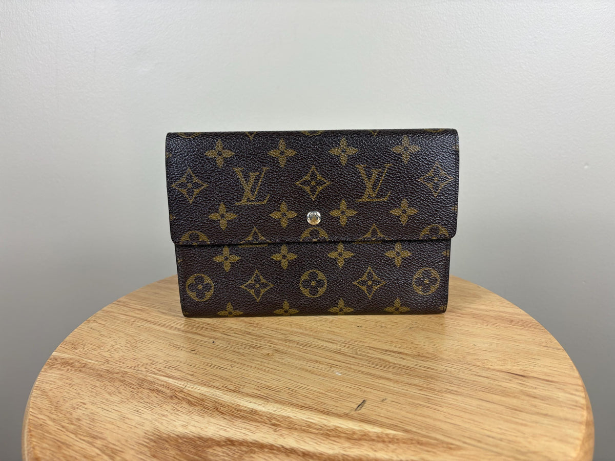 Authentic Louis Vuitton Monogram Porte Passport International Trifold Wallet