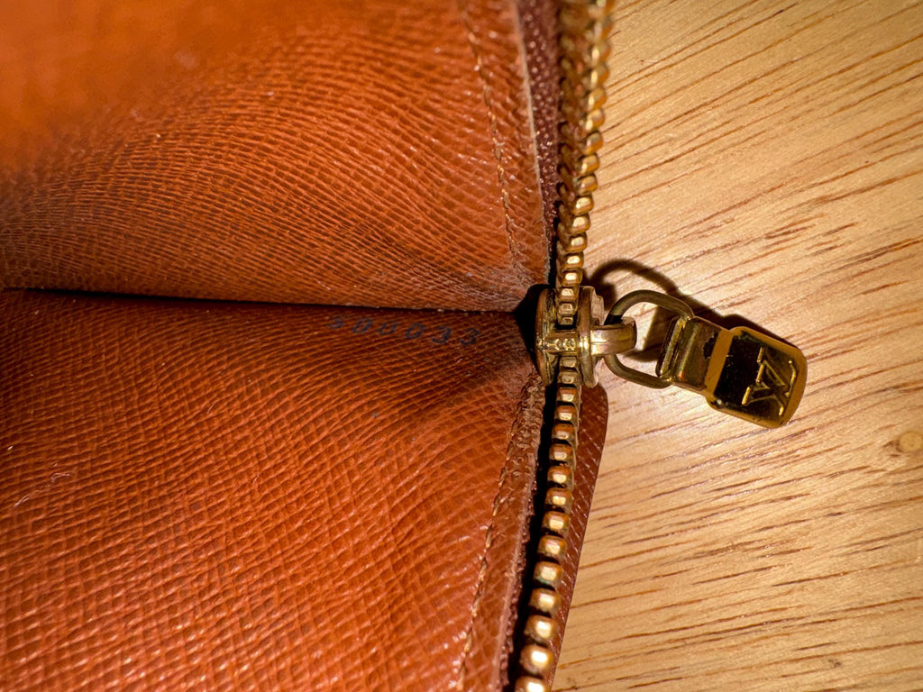 Authentic Louis Vuitton Monogram Portefeiulle Sarah Long Bifold Wallet