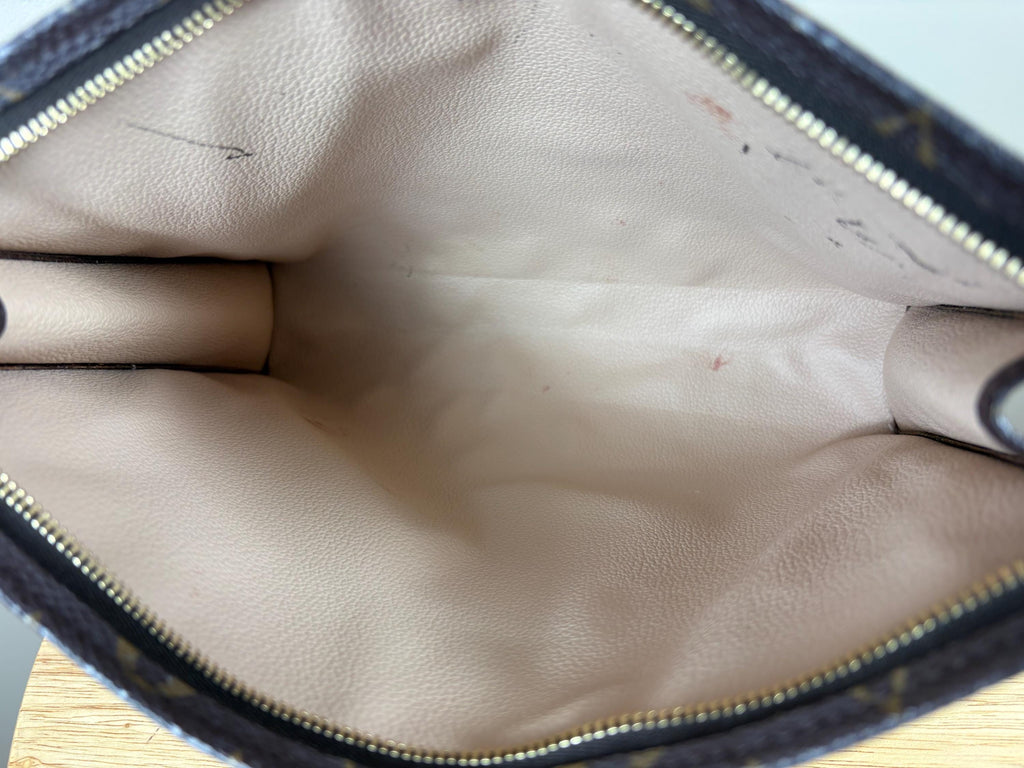 Authentic Louis Vuitton Toiletry Pouch 26 Monogram