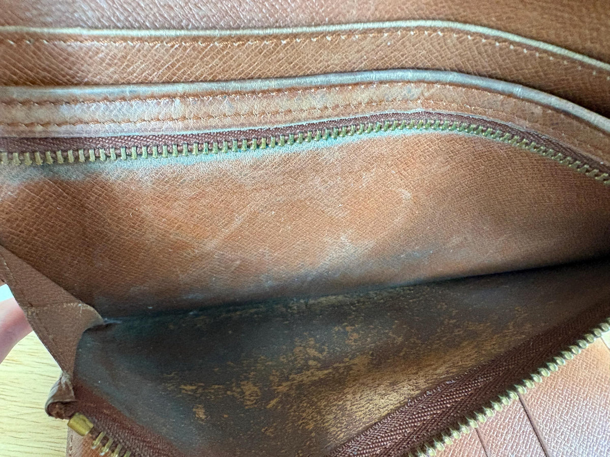 Authentic Louis Vuitton Monogram Porte Passport International Trifold Wallet