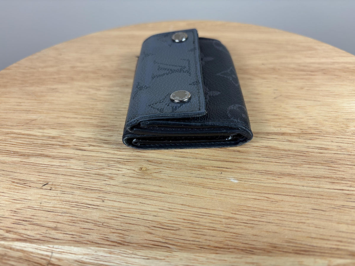 Authentic Louis Vuitton Taigalama Discovery Compact Wallet Eclipse Black w/ Box