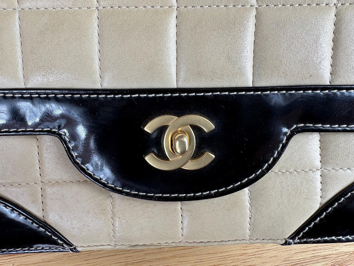 Authentic Chanel Vintage Classic Flap Chocolate Bar Shoulder Bag Patent Leather Lambskin