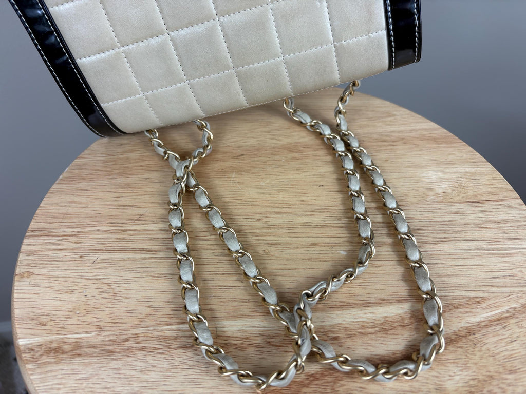 Authentic Chanel Vintage Classic Flap Chocolate Bar Shoulder Bag Patent Leather Lambskin