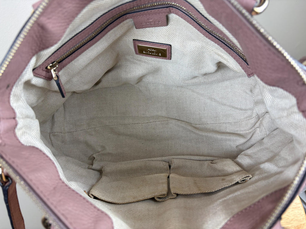 Authentic Gucci Soho GG Light Pink Pebbled Leather Shoulder Bag