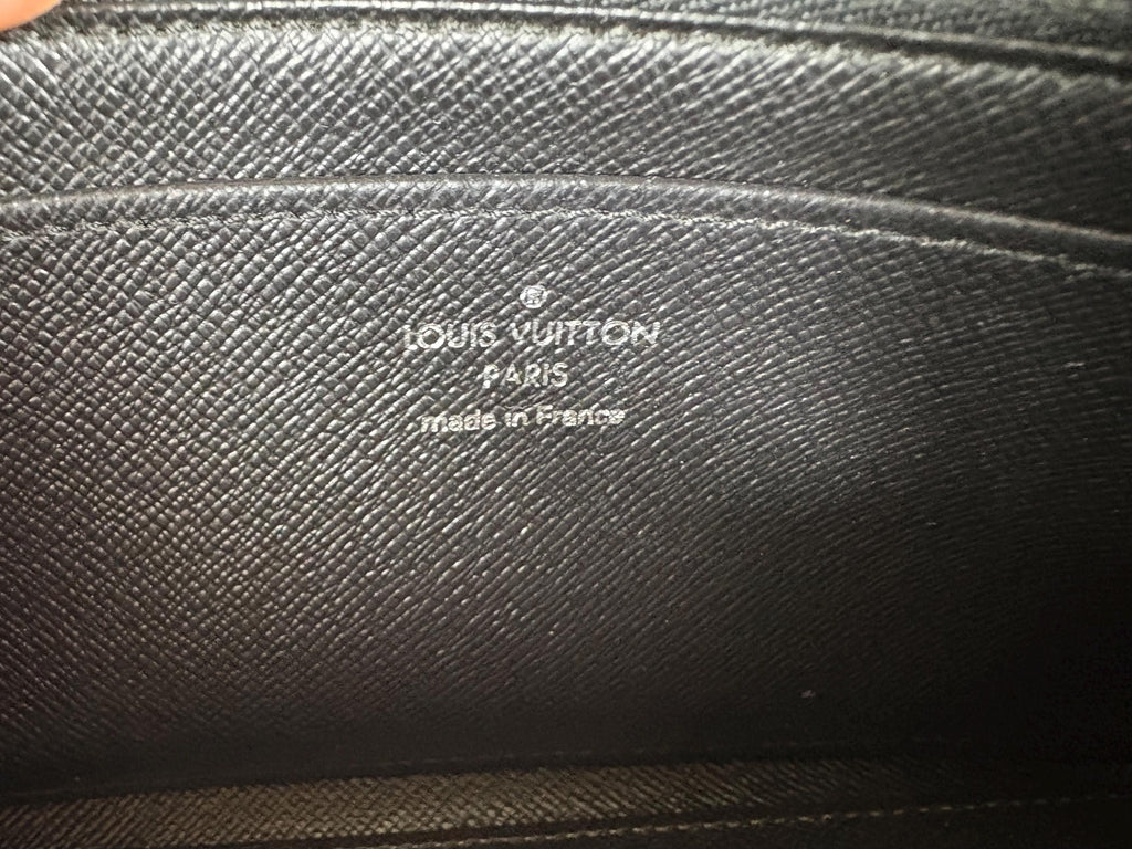 Authentic Louis Vuitton Black Epi Astrid Zippy Wallet/Clutch w/ Box