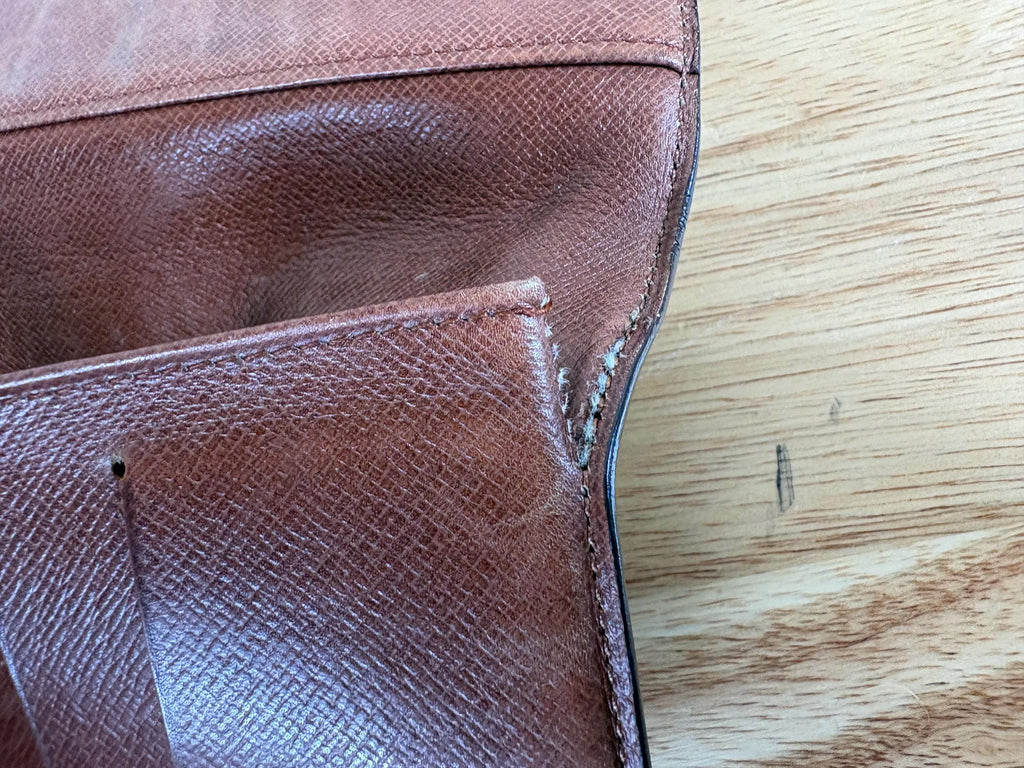 Authentic Louis Vuitton Monogram Porte Passport International Trifold Wallet