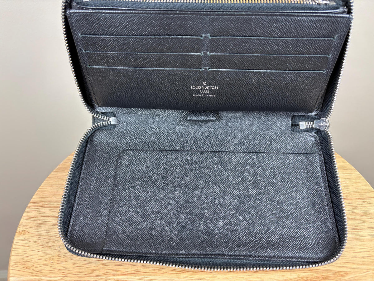 Authentic Louis Vuitton Black Epi Zippy Zip Around Wallet