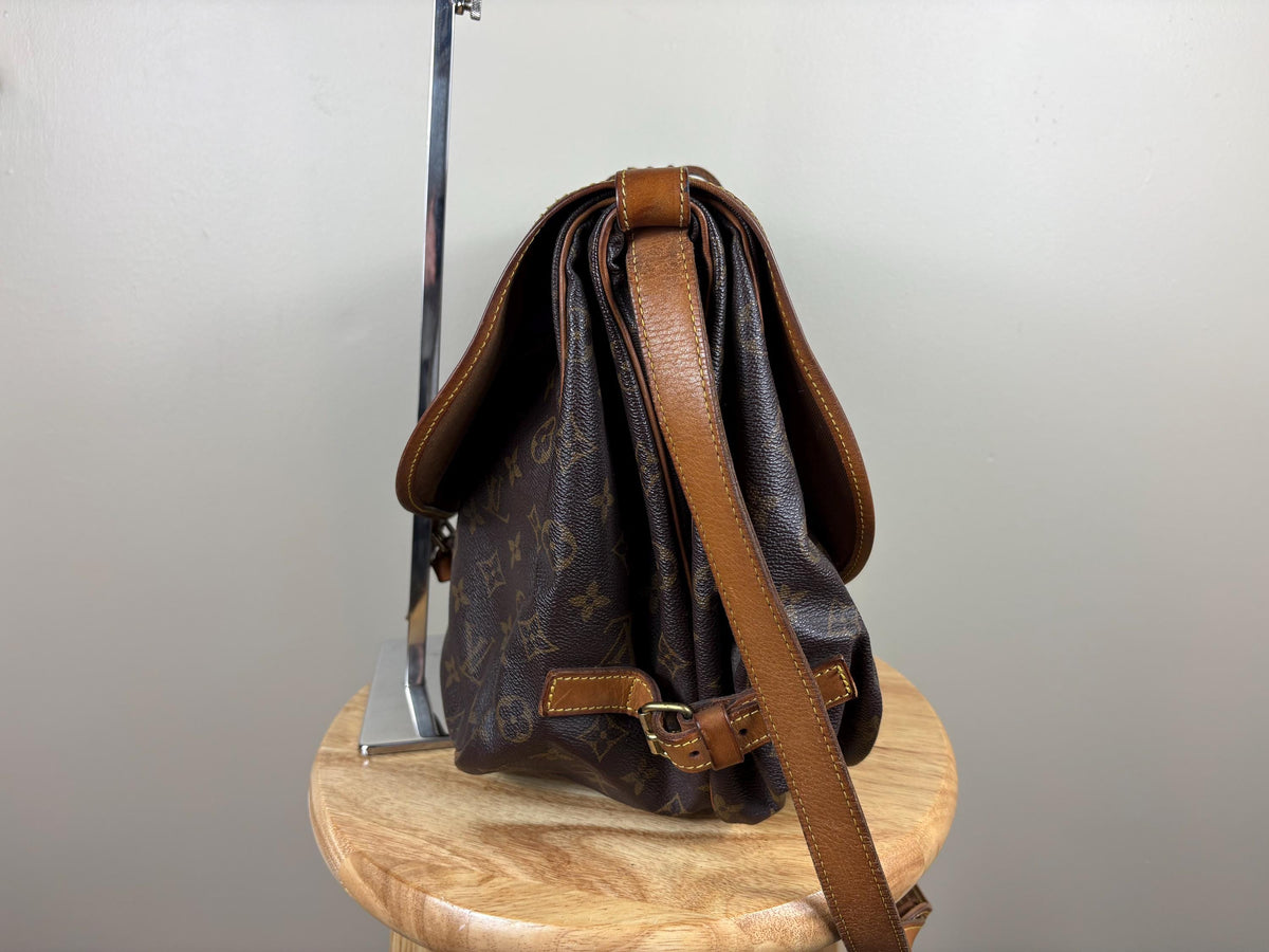 Authentic Louis Vuitton Vintage Monogram Saumur 35 Messenger Shoulder Bag