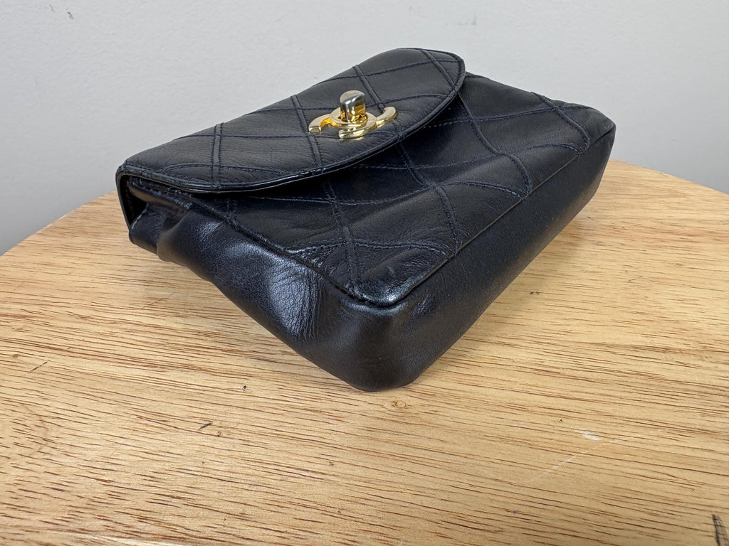 Authentic Chanel Vintage Matrasse CC Black Leather Lambskin Belt Bag