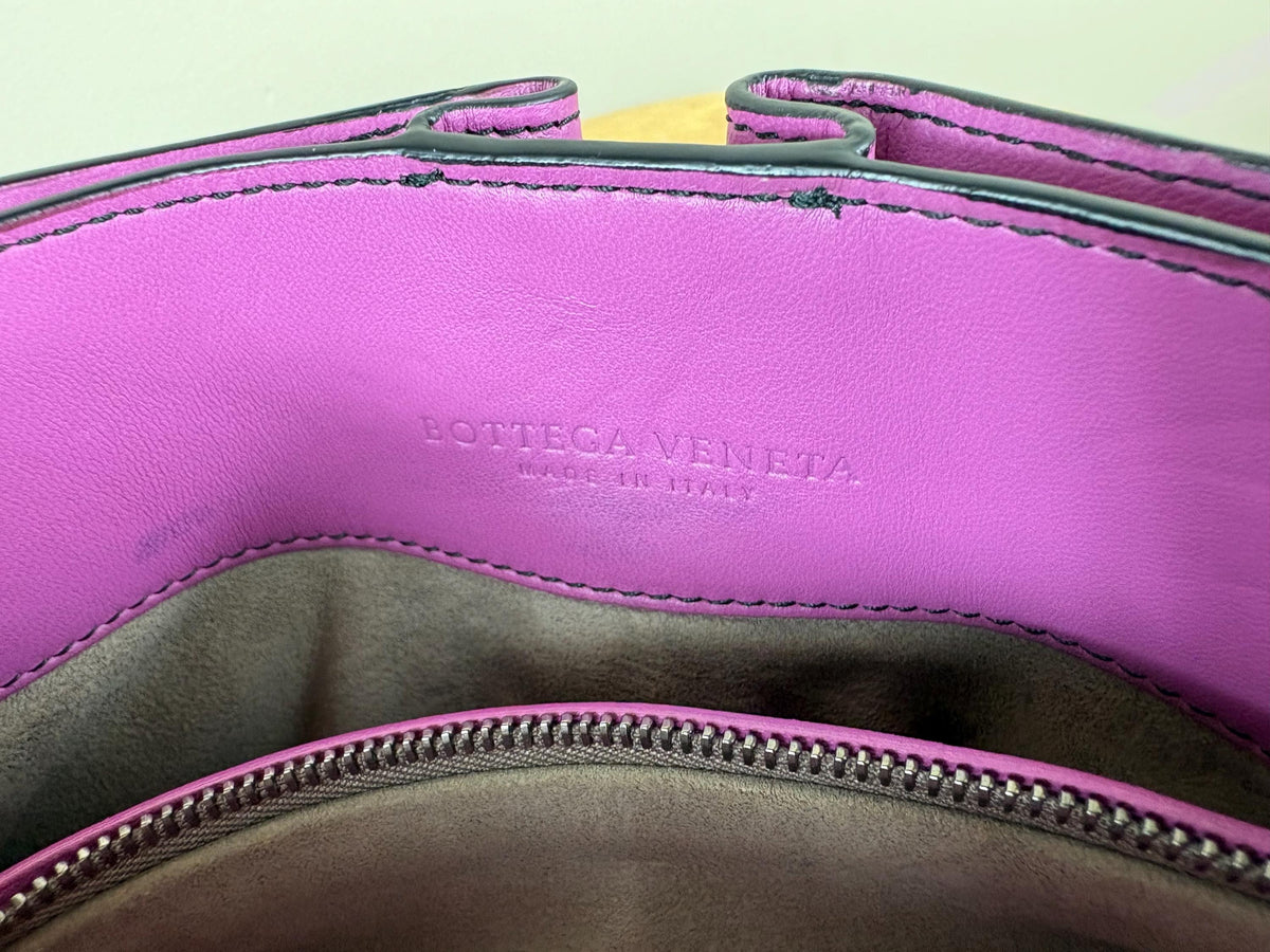 Authentic Bottega Veneta Pink Intrecciato Front Pocket Leather Crossbody Bag