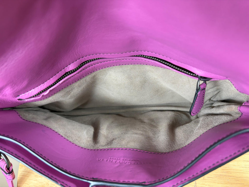 Authentic Bottega Veneta Pink Intrecciato Front Pocket Leather Crossbody Bag