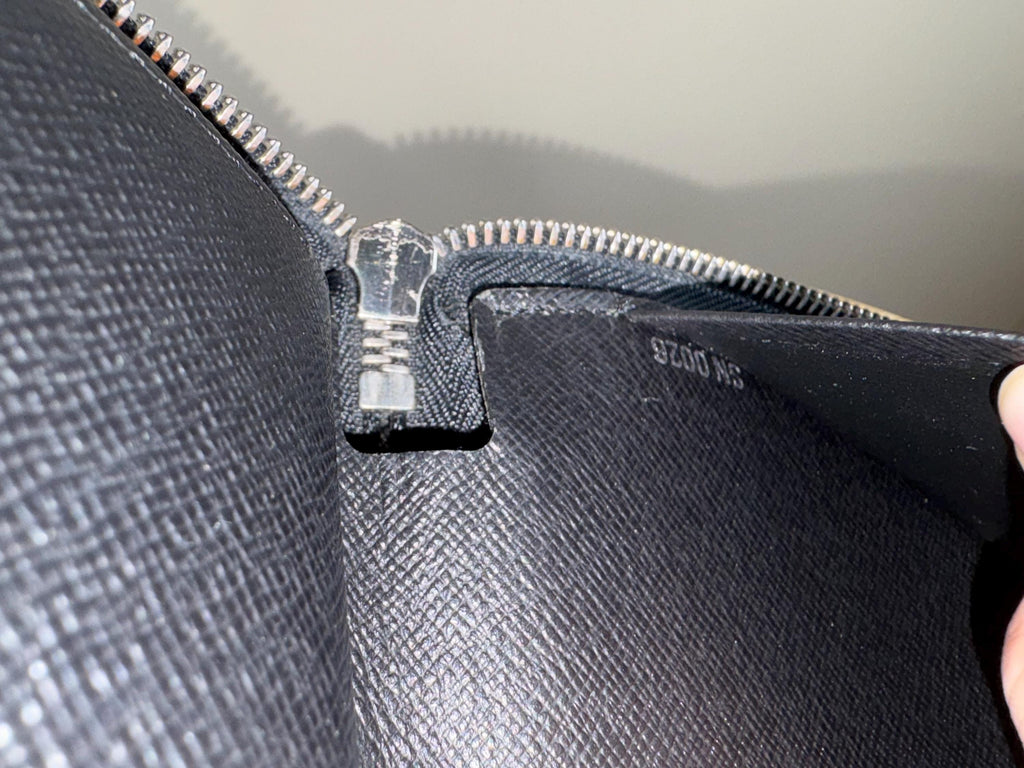 Authentic Louis Vuitton Black Epi Zippy Zip Around Wallet