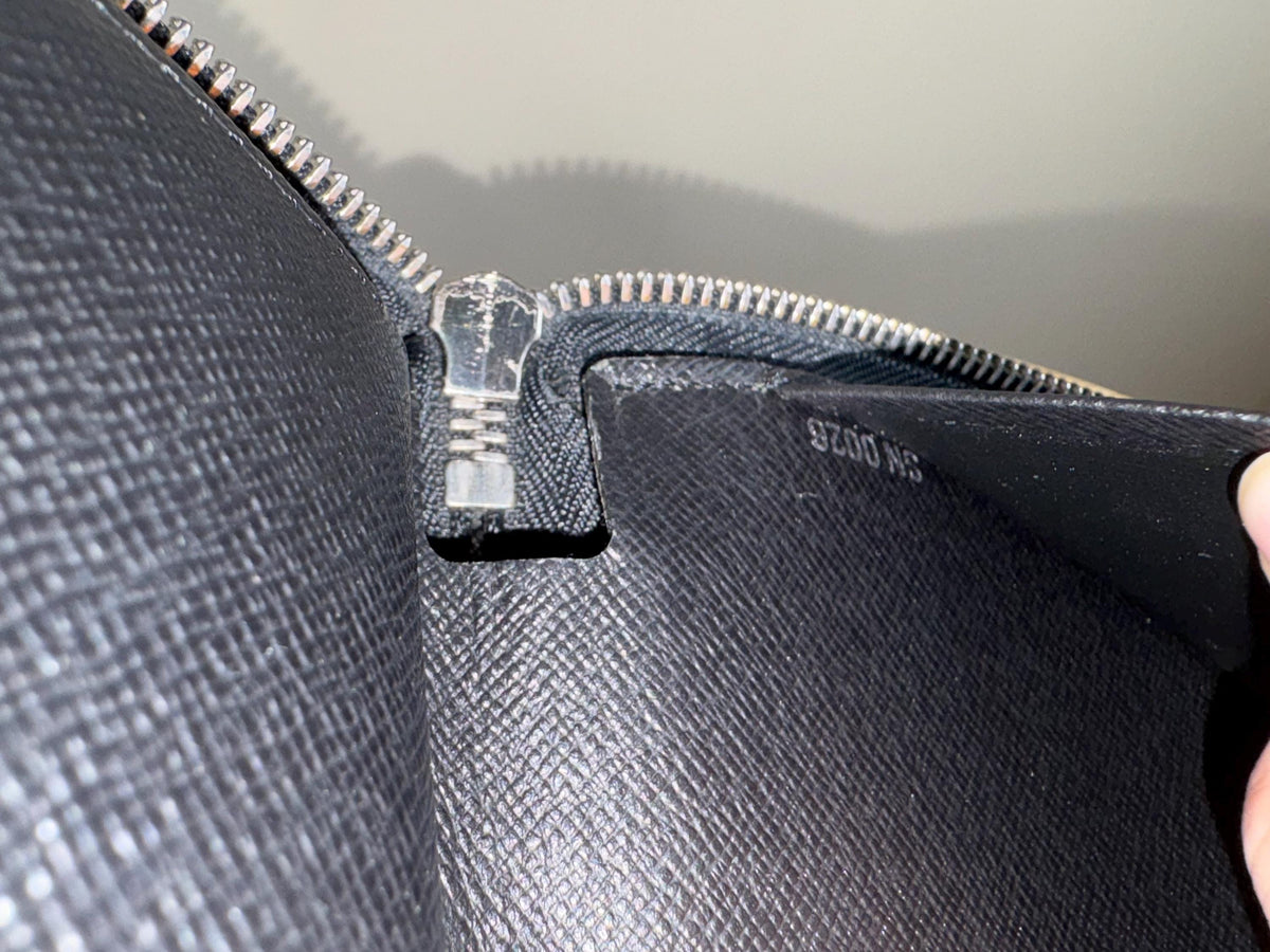 Authentic Louis Vuitton Black Epi Zippy Zip Around Wallet
