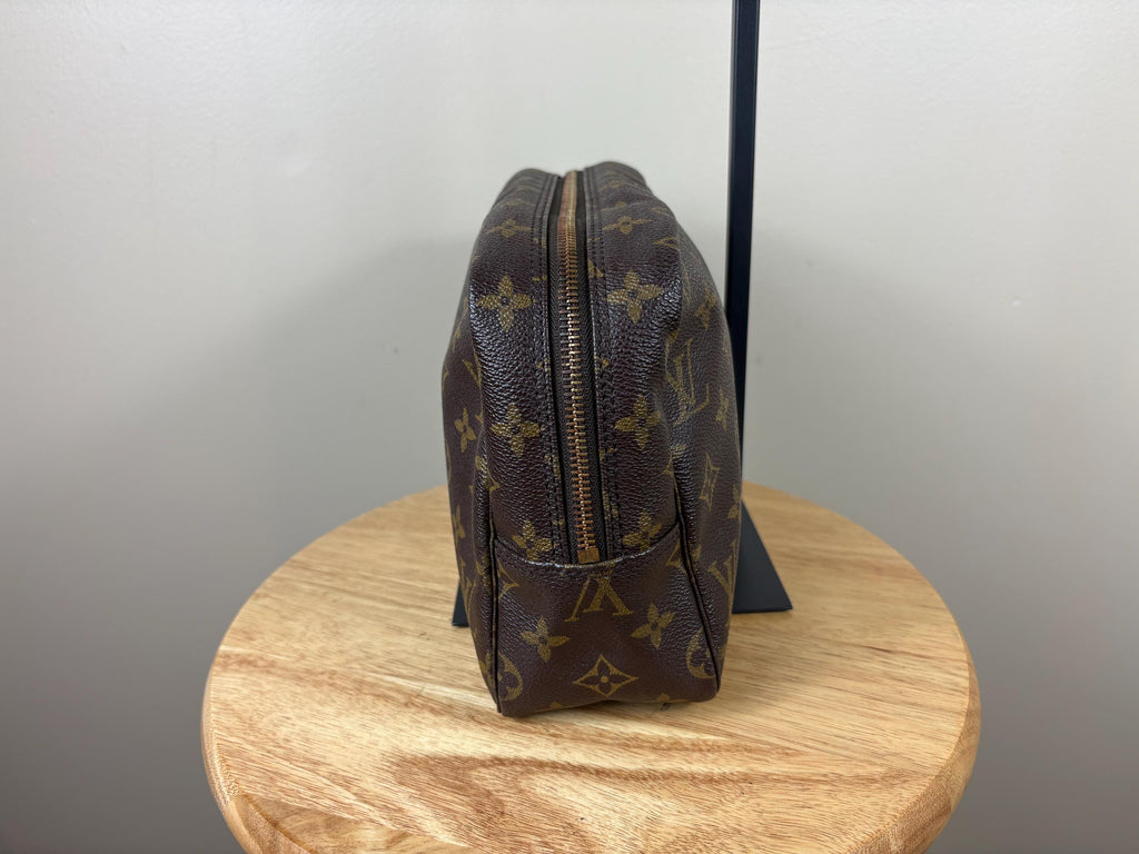 Authentic Louis Vuitton Trousse Toilette 28 Cosmetic Pouch Monogram