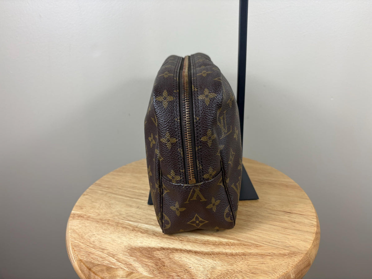 Authentic Louis Vuitton Trousse Toilette 28 Cosmetic Pouch Monogram