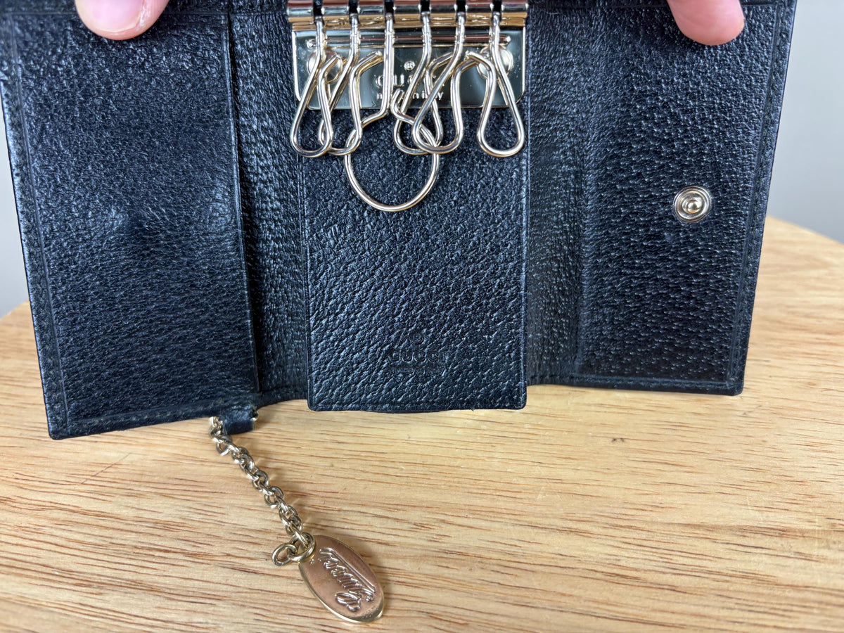 Authentic Gucci 6 Key Holder Black GG