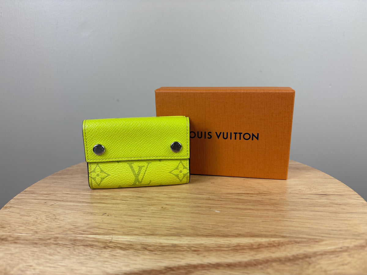 Authentic Louis Vuitton Taigalama Discovery Compact Wallet Neon Yellow w/ Box