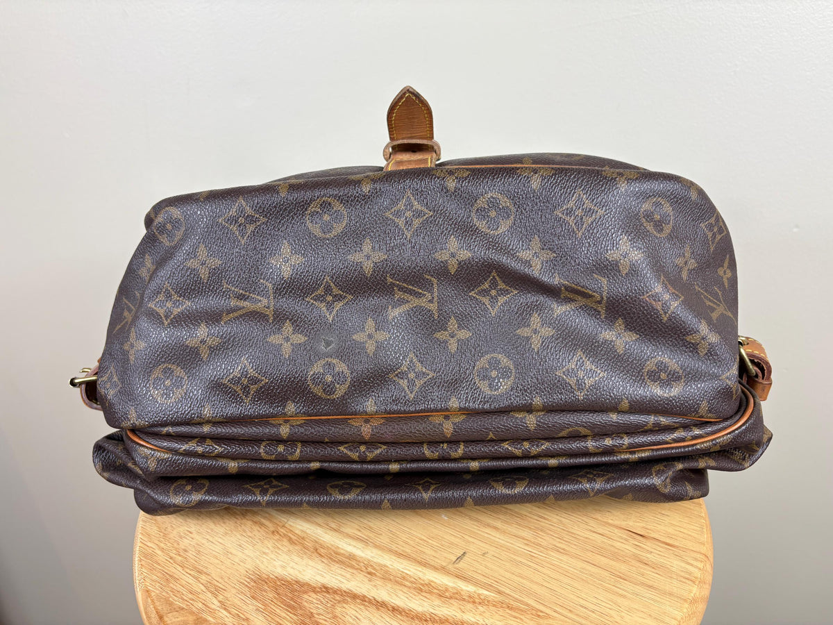 Authentic Louis Vuitton Vintage Monogram Saumur 35 Messenger Shoulder Bag