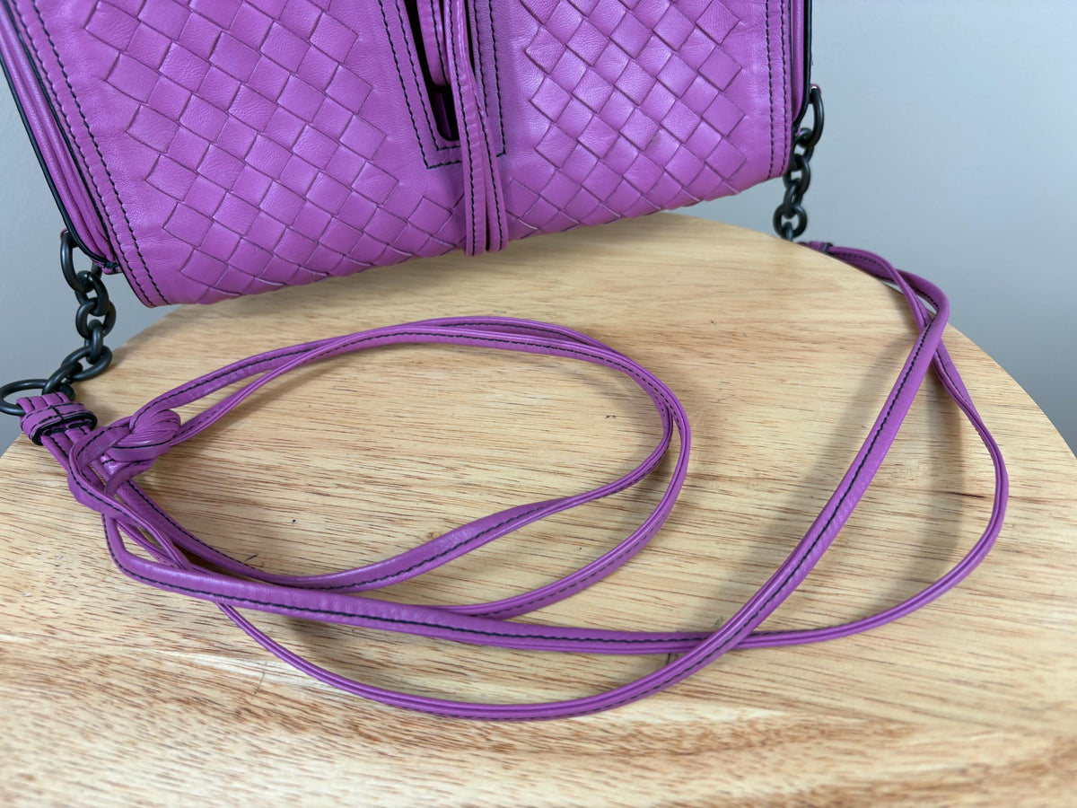 Authentic Bottega Veneta Pink Intrecciato Front Pocket Leather Crossbody Bag