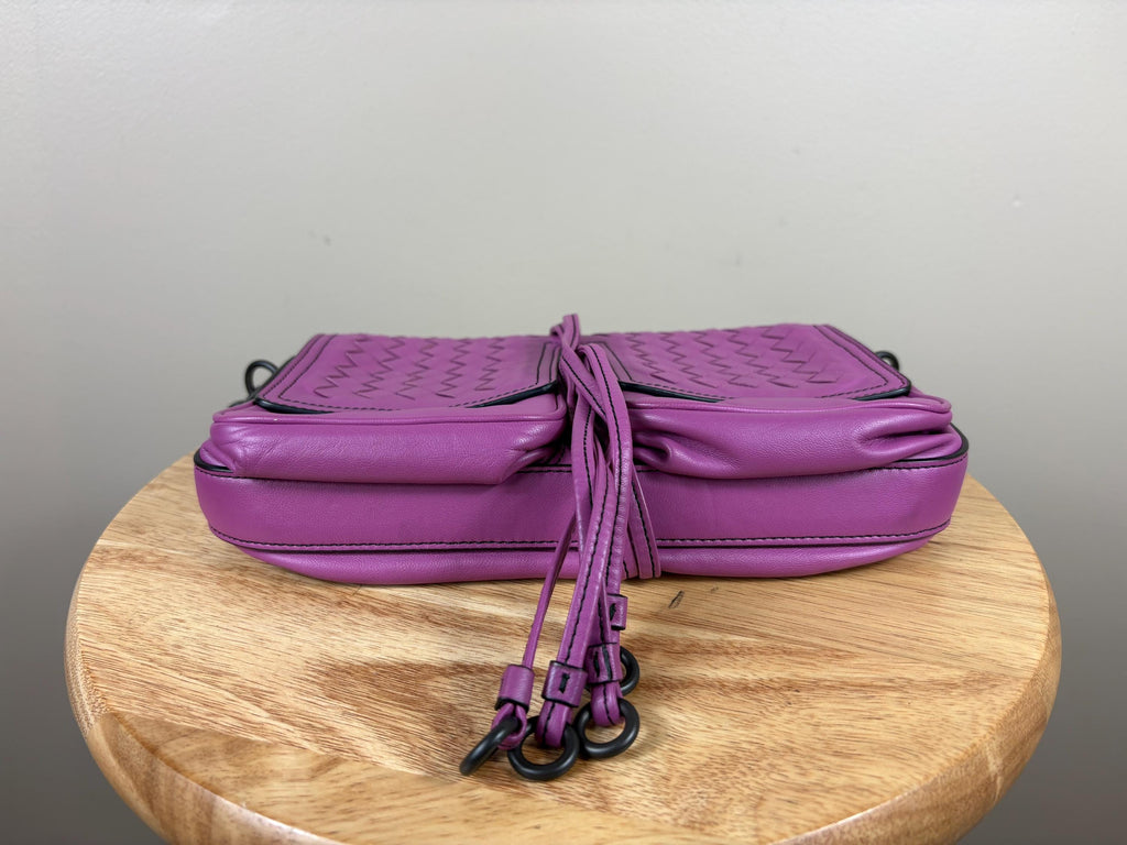 Authentic Bottega Veneta Pink Intrecciato Front Pocket Leather Crossbody Bag