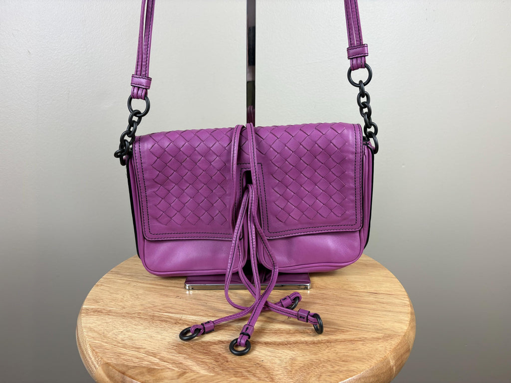 Authentic Bottega Veneta Pink Intrecciato Front Pocket Leather Crossbody Bag