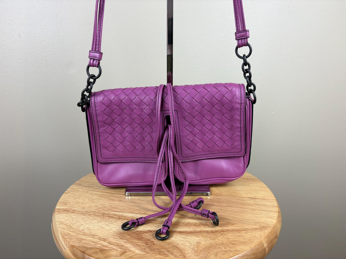 Authentic Bottega Veneta Pink Intrecciato Front Pocket Leather Crossbody Bag