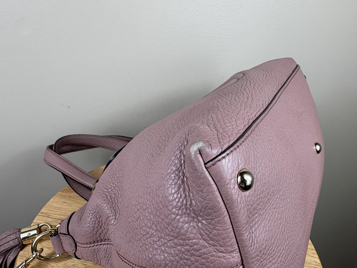 Authentic Gucci Soho GG Light Pink Pebbled Leather Shoulder Bag