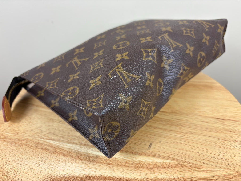 Authentic Louis Vuitton Toiletry Pouch 26 Monogram