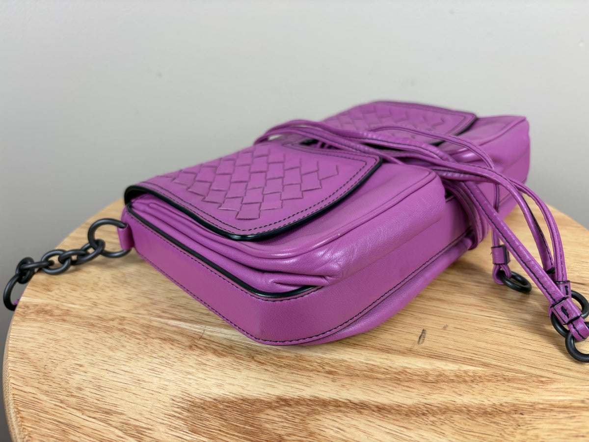 Authentic Bottega Veneta Pink Intrecciato Front Pocket Leather Crossbody Bag