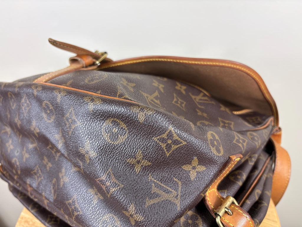 Authentic Louis Vuitton Vintage Monogram Saumur 35 Messenger Shoulder Bag